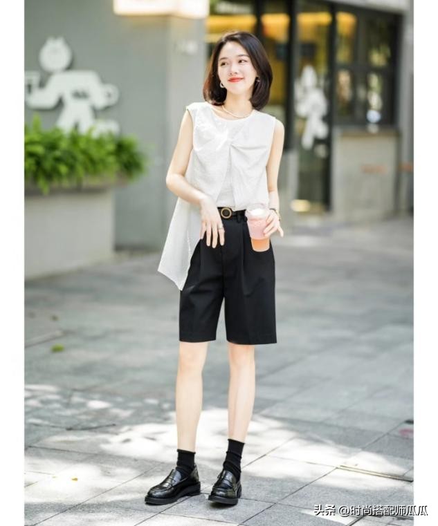 比运动鞋百搭、比小白鞋时髦，今夏“乐福鞋”火了！这样搭真高级