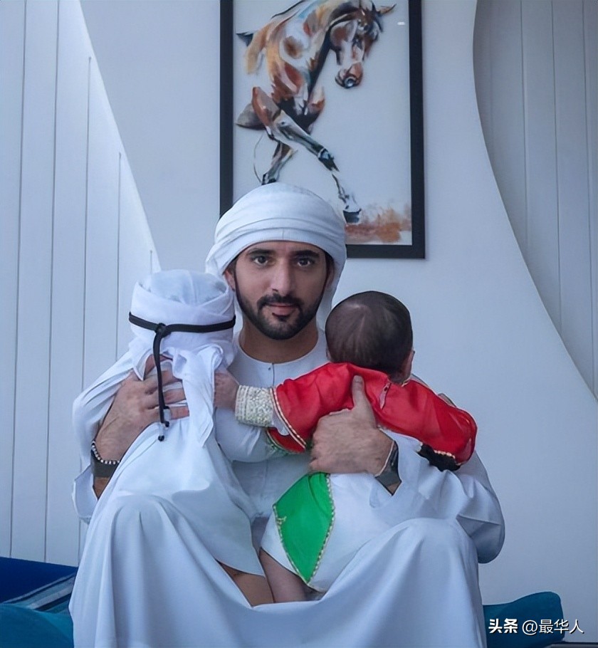 迪拜养狮子的土豪是谁,迪拜土豪养的老虎和狮子谁厉害