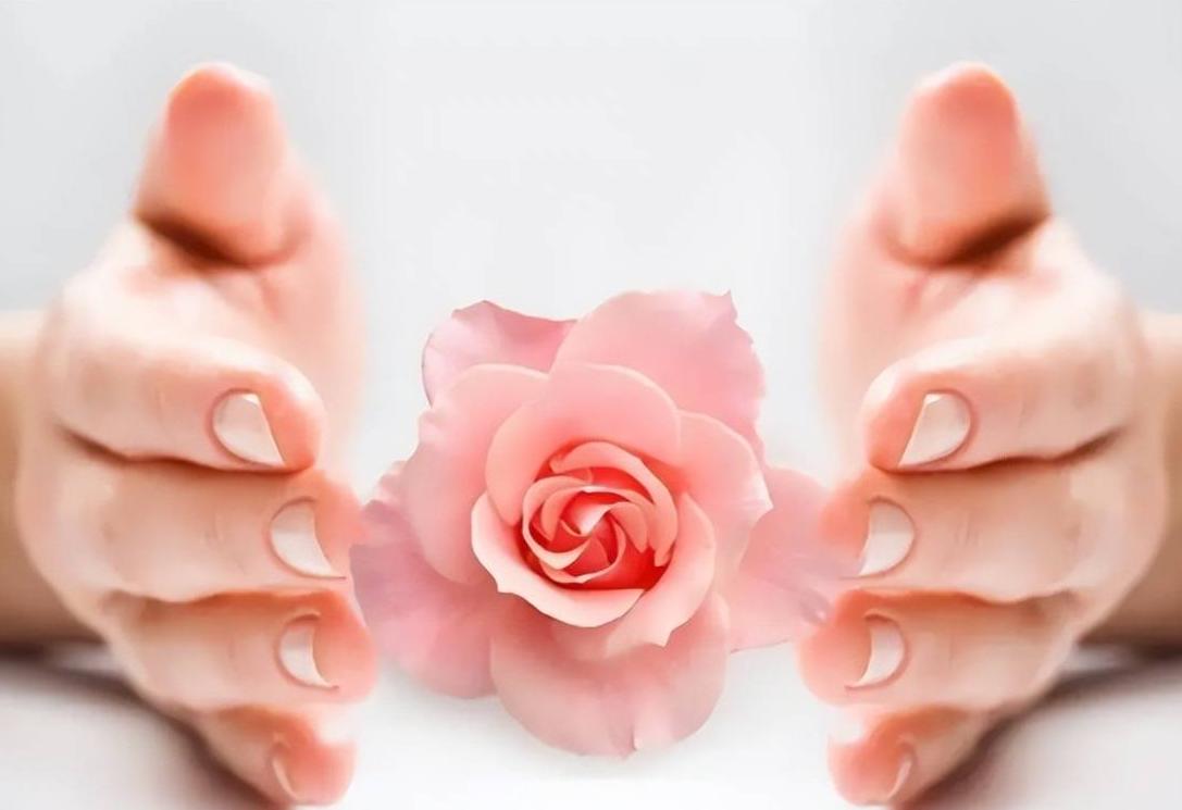 外阴总是很干怎么回事,阴道每天都有什么症状