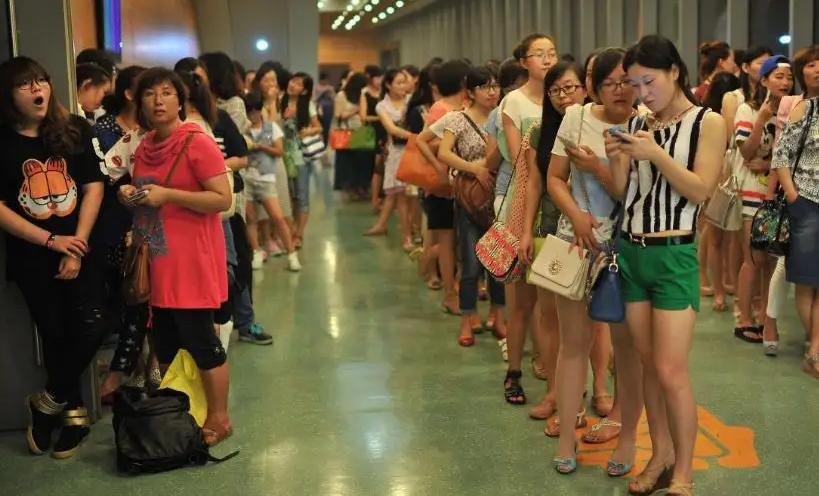 横店群演生活真实写照,实拍横店群演现状