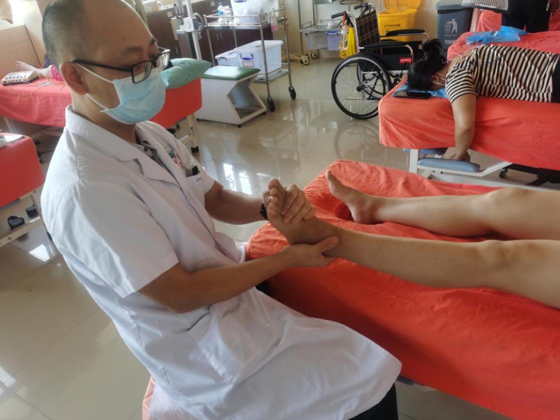 踝关节习惯性扭伤如何理疗,踝关节扭伤增生怎么治疗