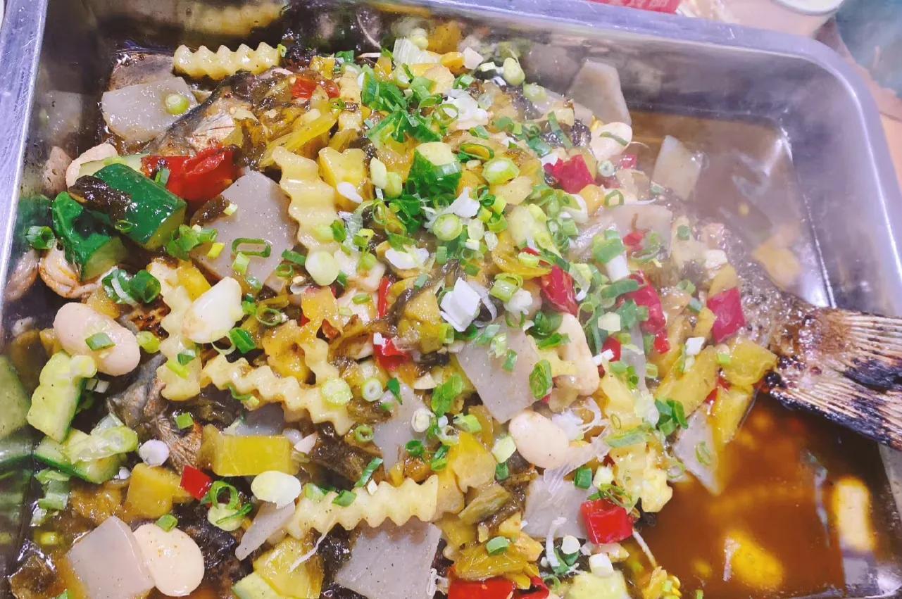 来万州吃一次正宗万州烤鱼,万州烤鱼什么味道正宗好吃