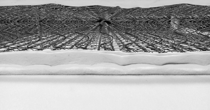 冬天床垫下面那层为什么都是湿的,冬天床垫下面为什么有水汽