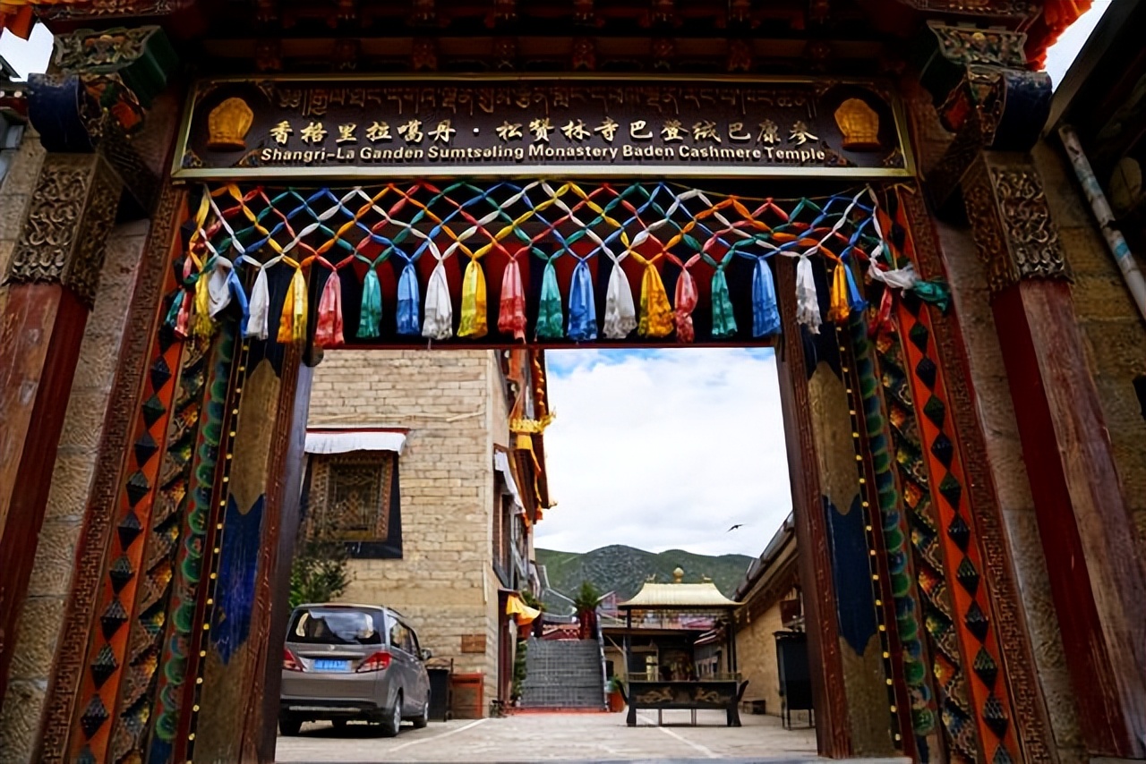 云南布达拉宫简介,云南小布达拉宫主要什么民族