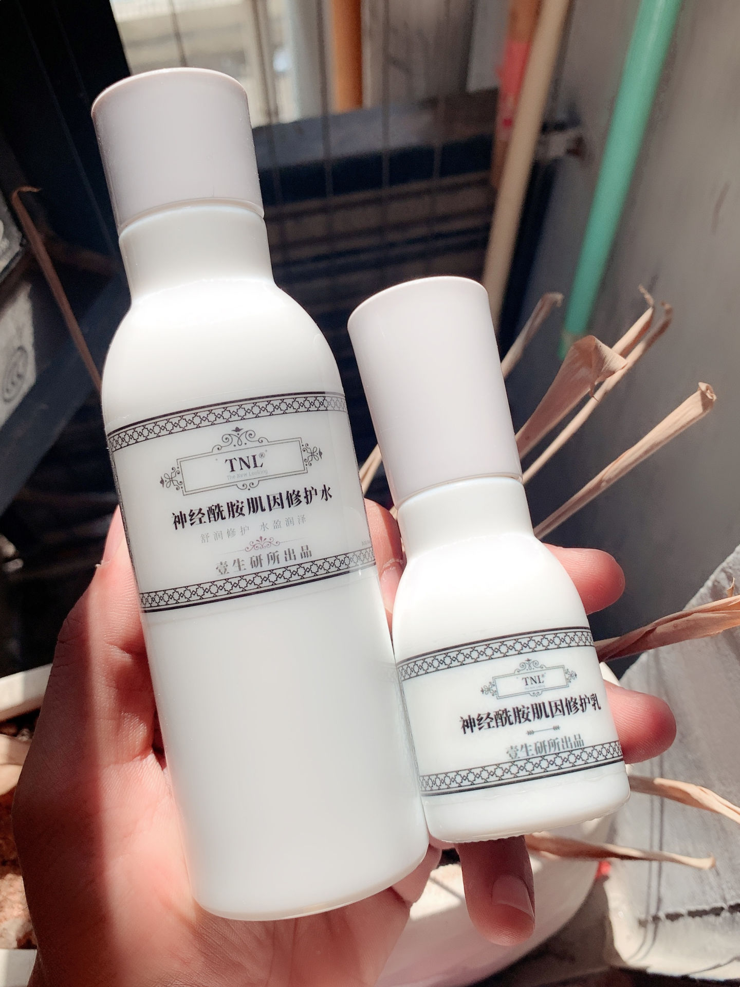 男生脸上很多处脱皮怎么办,男生脸上脱皮干燥