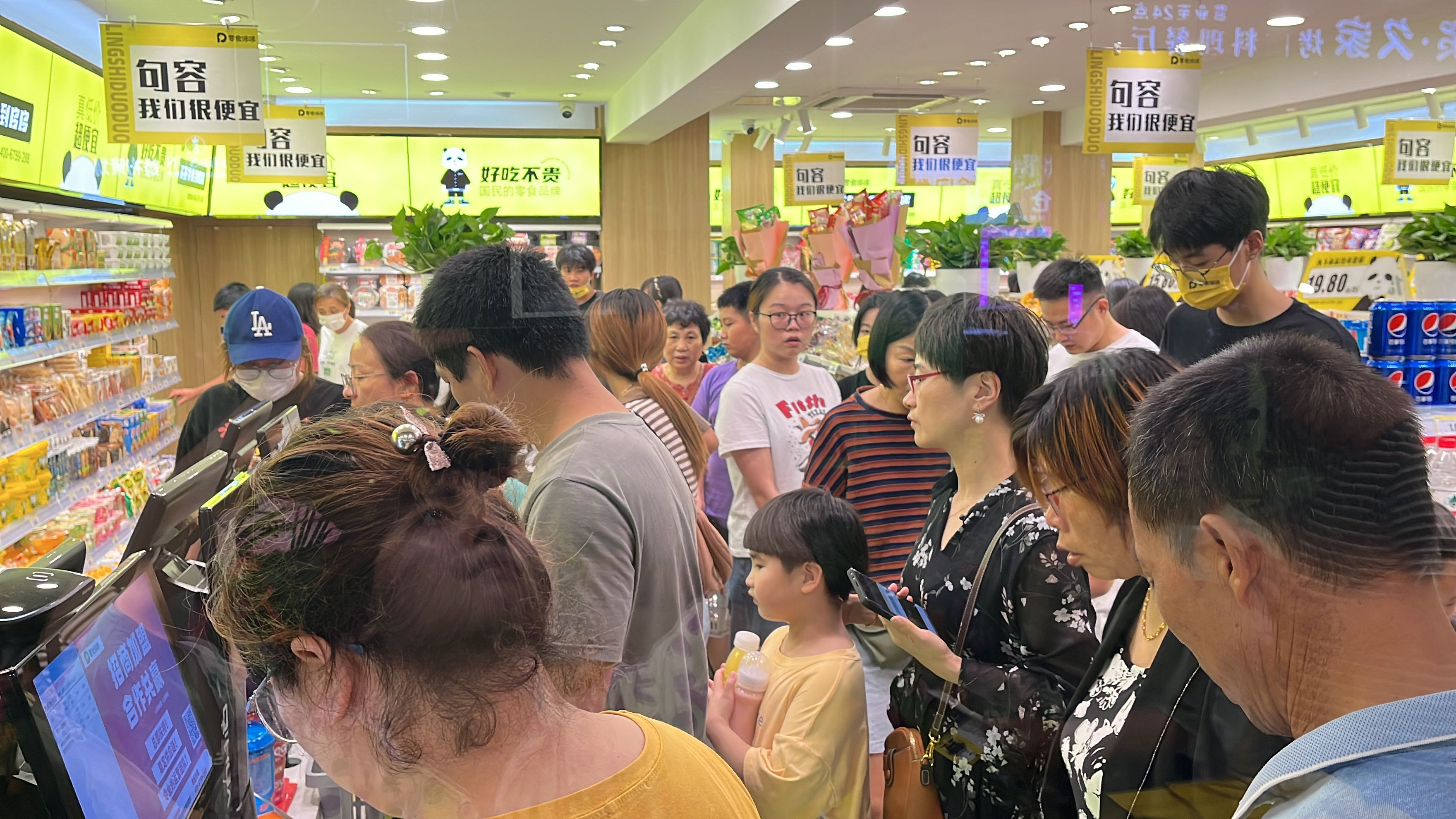 加盟零食店一般要多少钱前景好,开家零食加盟店利润空间大吗