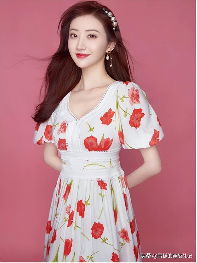 怎么化淡妆显气色,女人应该简单化个淡妆就很好看