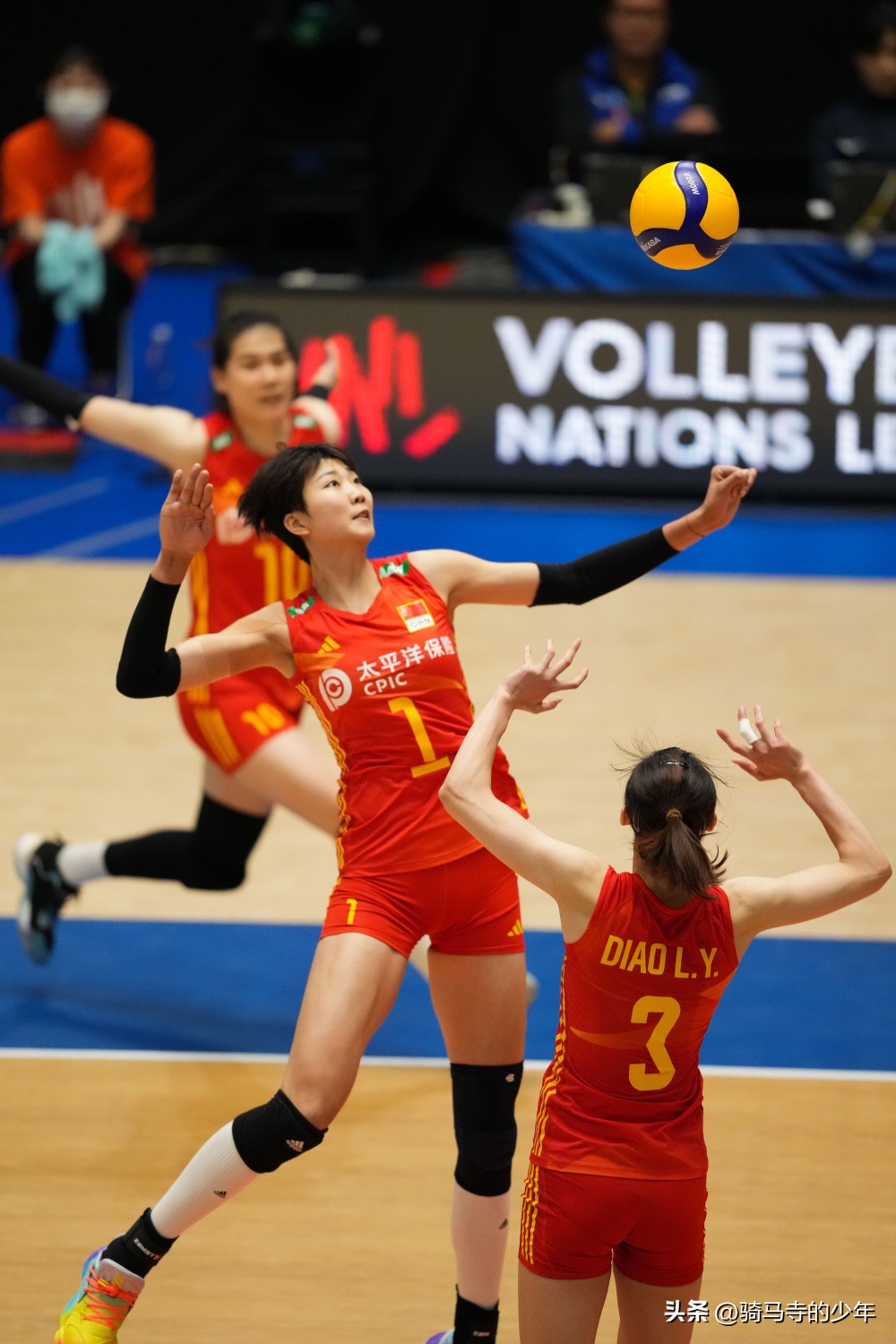 19年女排中国对战日本全局回放,中国女排战胜日本女排第三局比赛