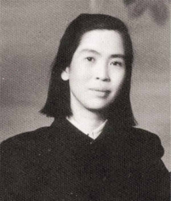 长征中，毛主席主张把刘英调到中央队，却因为*子珍贺**而批评了她