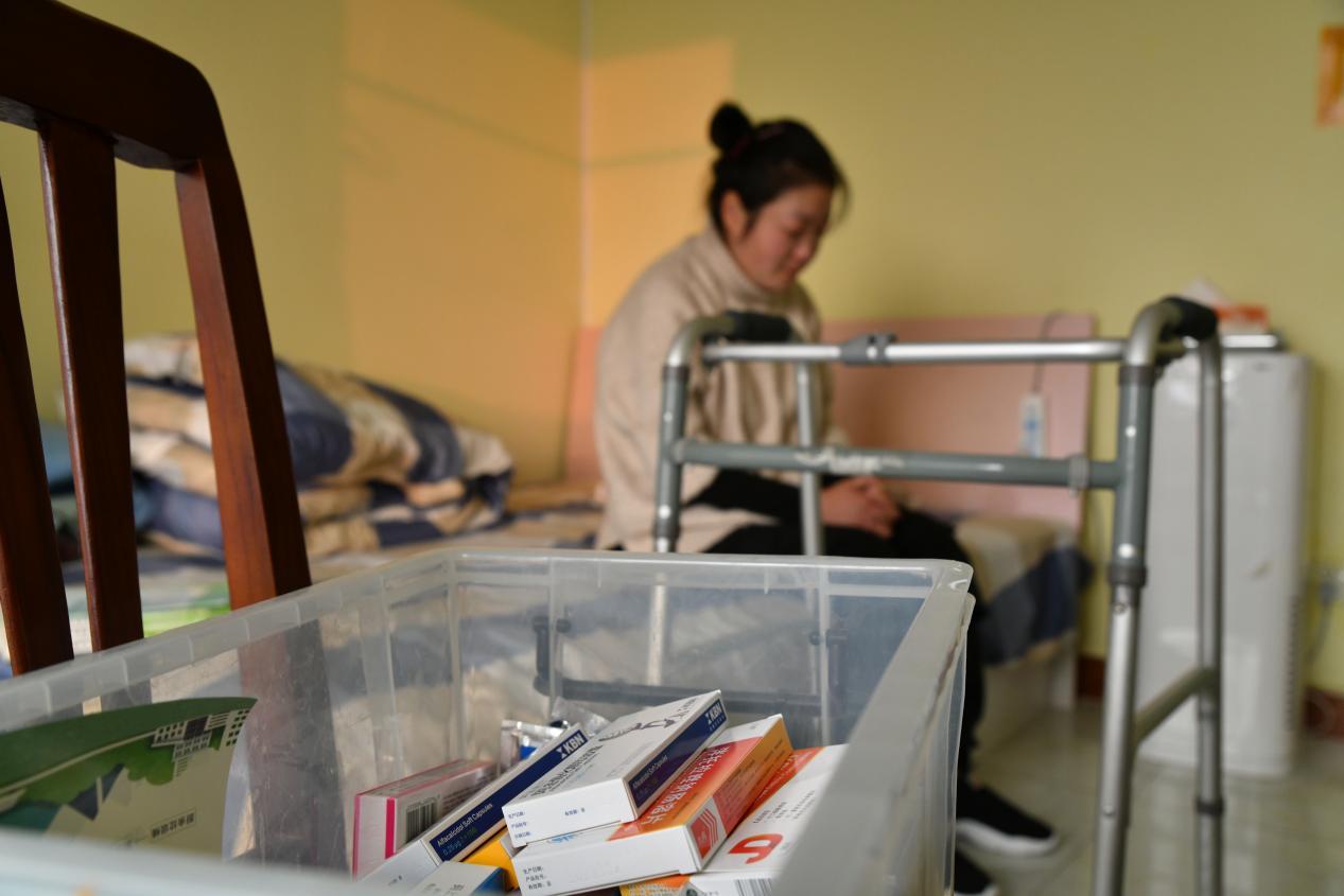 十岁女孩右脸长了一个疙瘩,右脸长了一个黑色的硬疙瘩