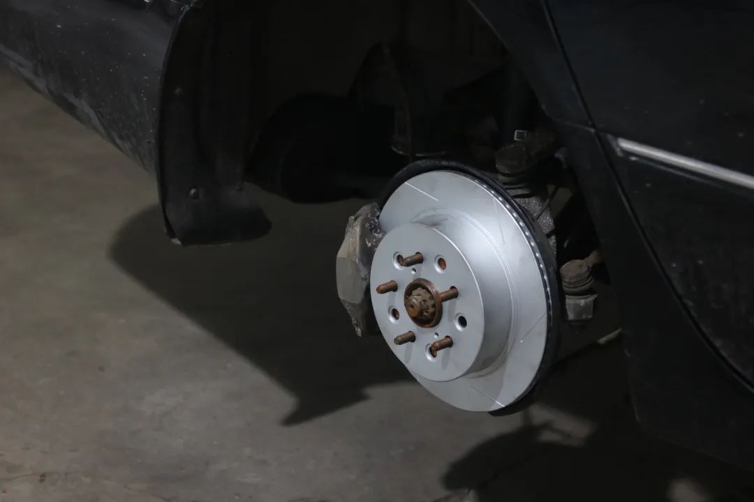 大哥12万买2005年售价100万的凌志LS430，含泪又花10万翻新才能开