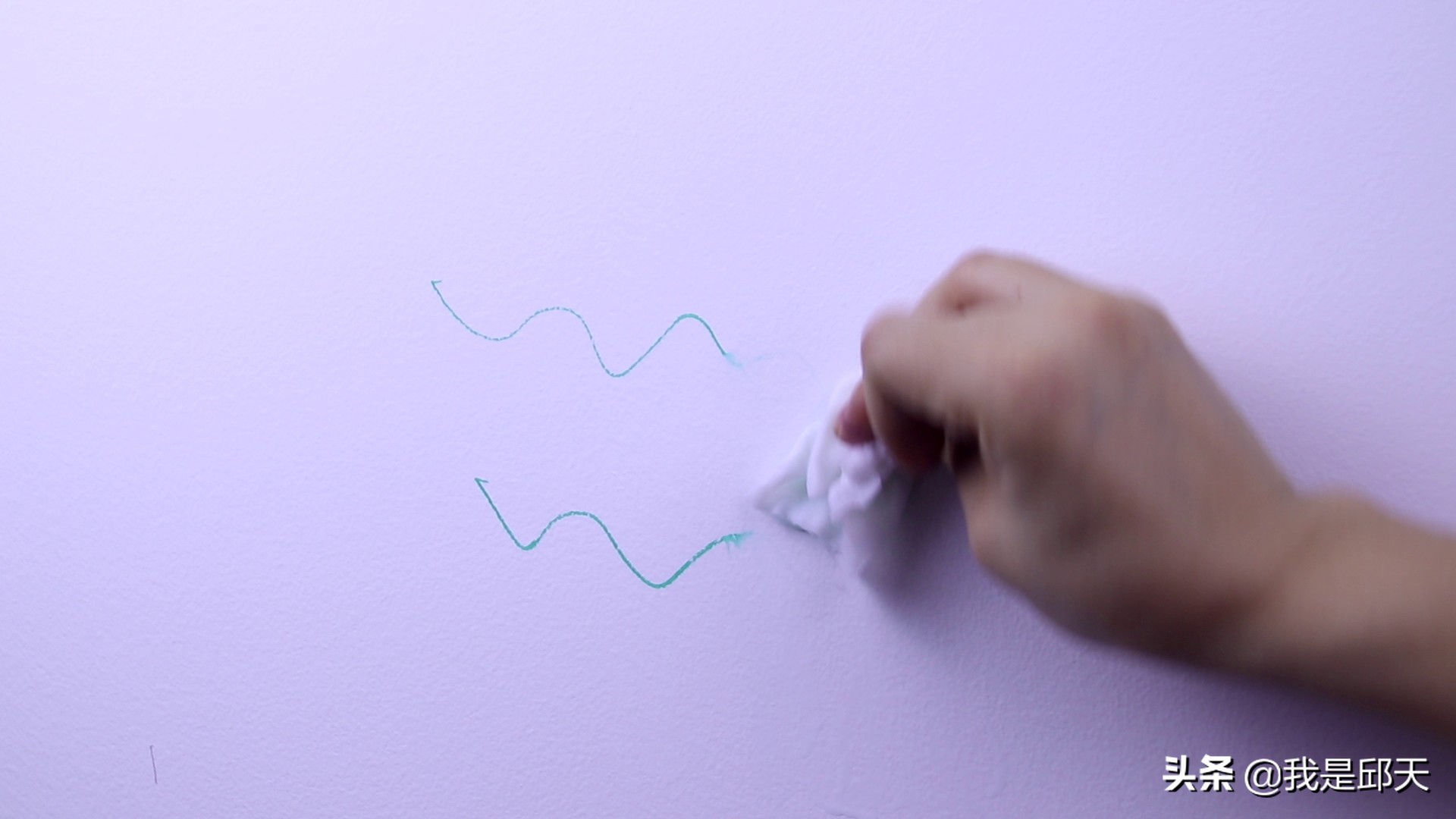 如何清除白墙上孩子乱画的痕迹,小孩子墙壁油性笔乱画怎么清除