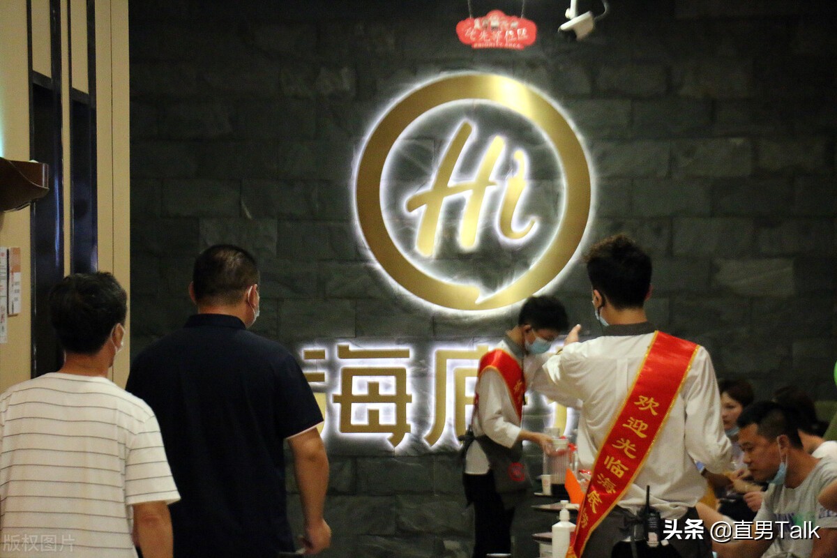 中国最牛的服务员身价30亿,海底捞最牛服务员16岁辍学