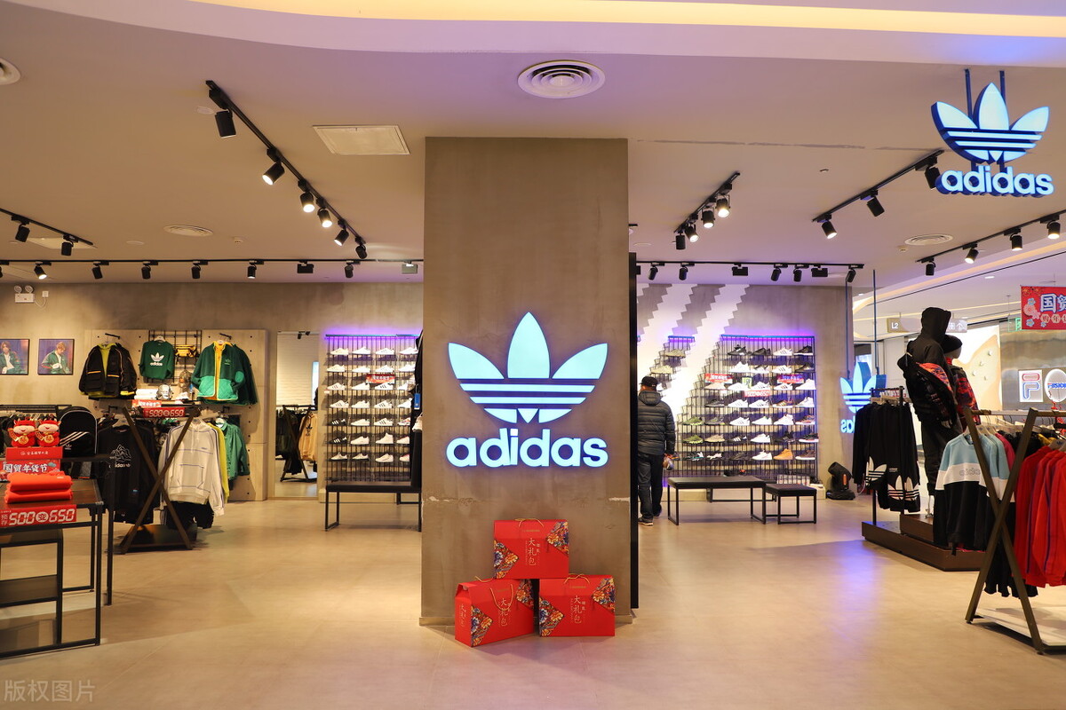 阿迪达斯关闭店面打折,阿迪达斯在中国有多少关闭的商铺