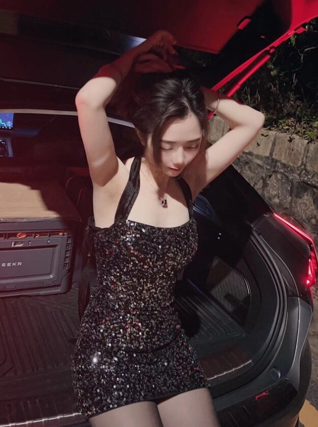 等待十个月才成功提到极氪001，今天迎来专属模特