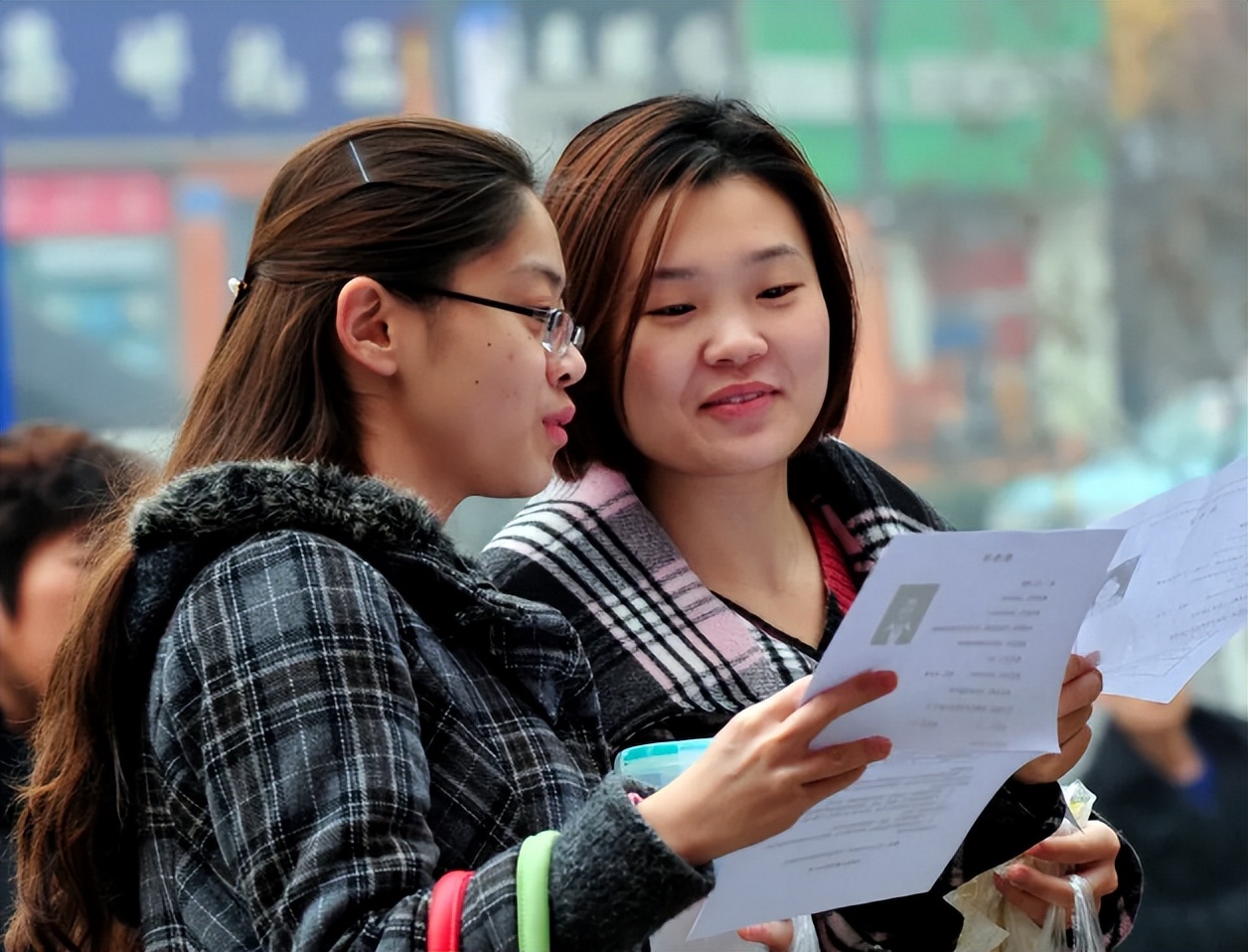 面试打包买一送一，毕业生分享求职奇遇，面试不成反给爸爸找个活