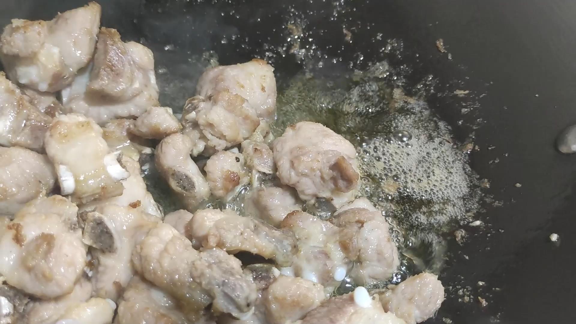 排骨做法不要糖,做粉蒸排骨排骨需要焯水去血水吗