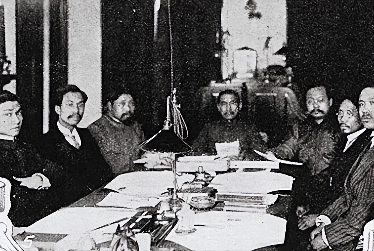 权力与法统——中山先生的“国葬”与“*党**葬”