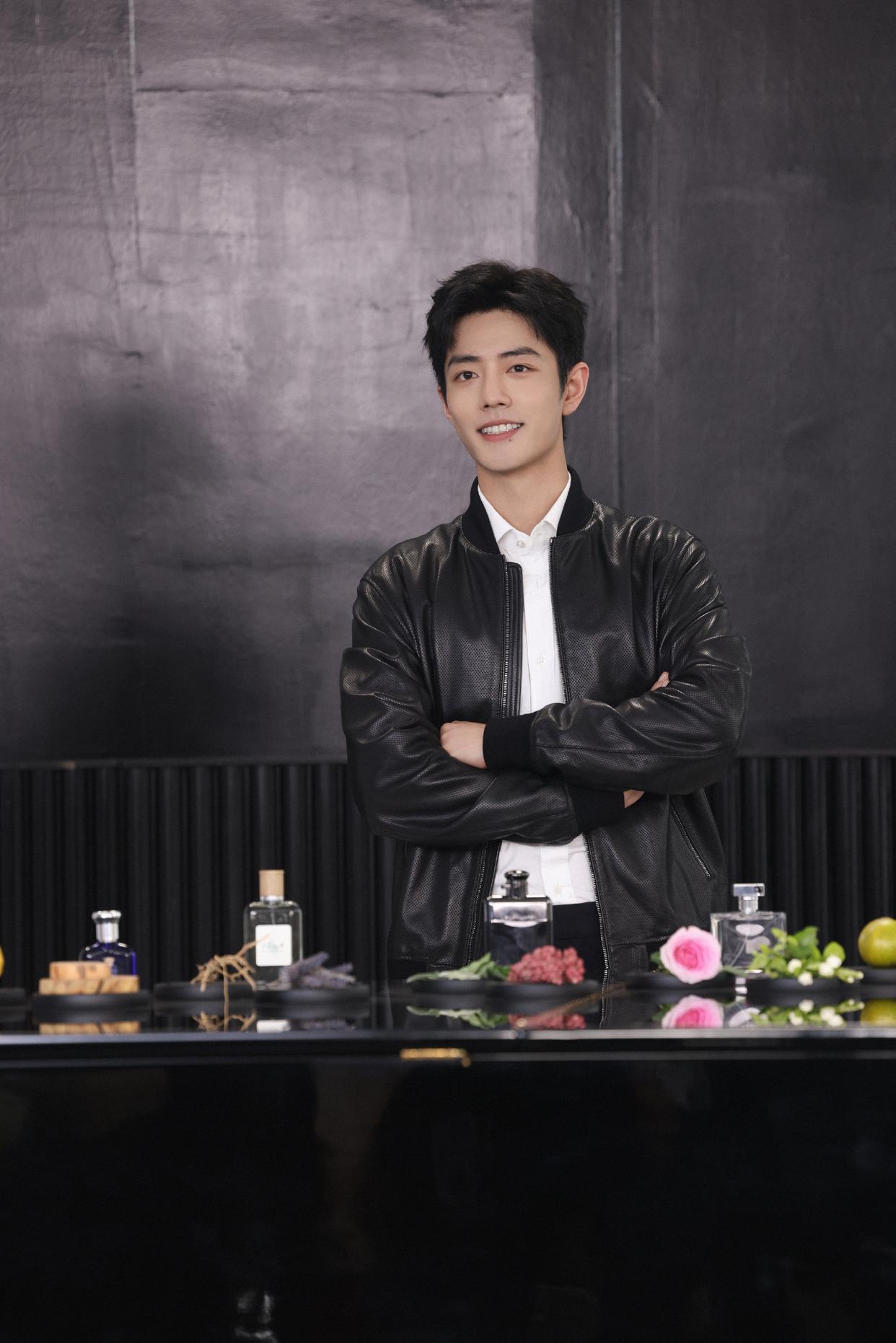 提前一个月的“新年快乐”，肖战参加拉夫劳伦直播，透露选香守则