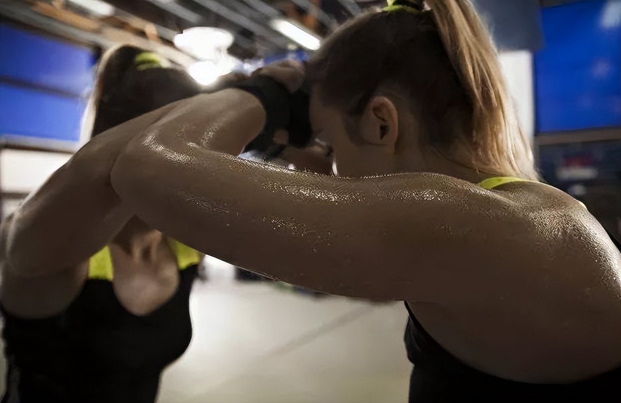 到了夏天总是疲乏无力是怎么回事,夏天出汗太多浑身没劲肌肉痛