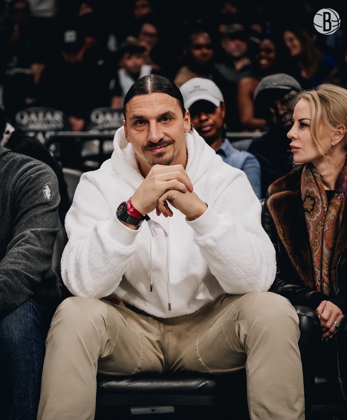 伊布腹肌图片,伊布腹肌照