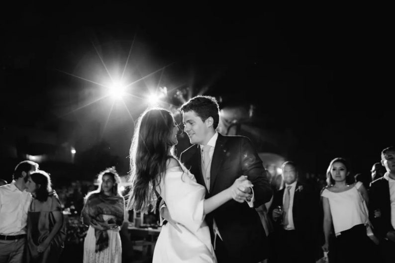 2022年流行的婚礼风格,2022婚礼流行趋势极简