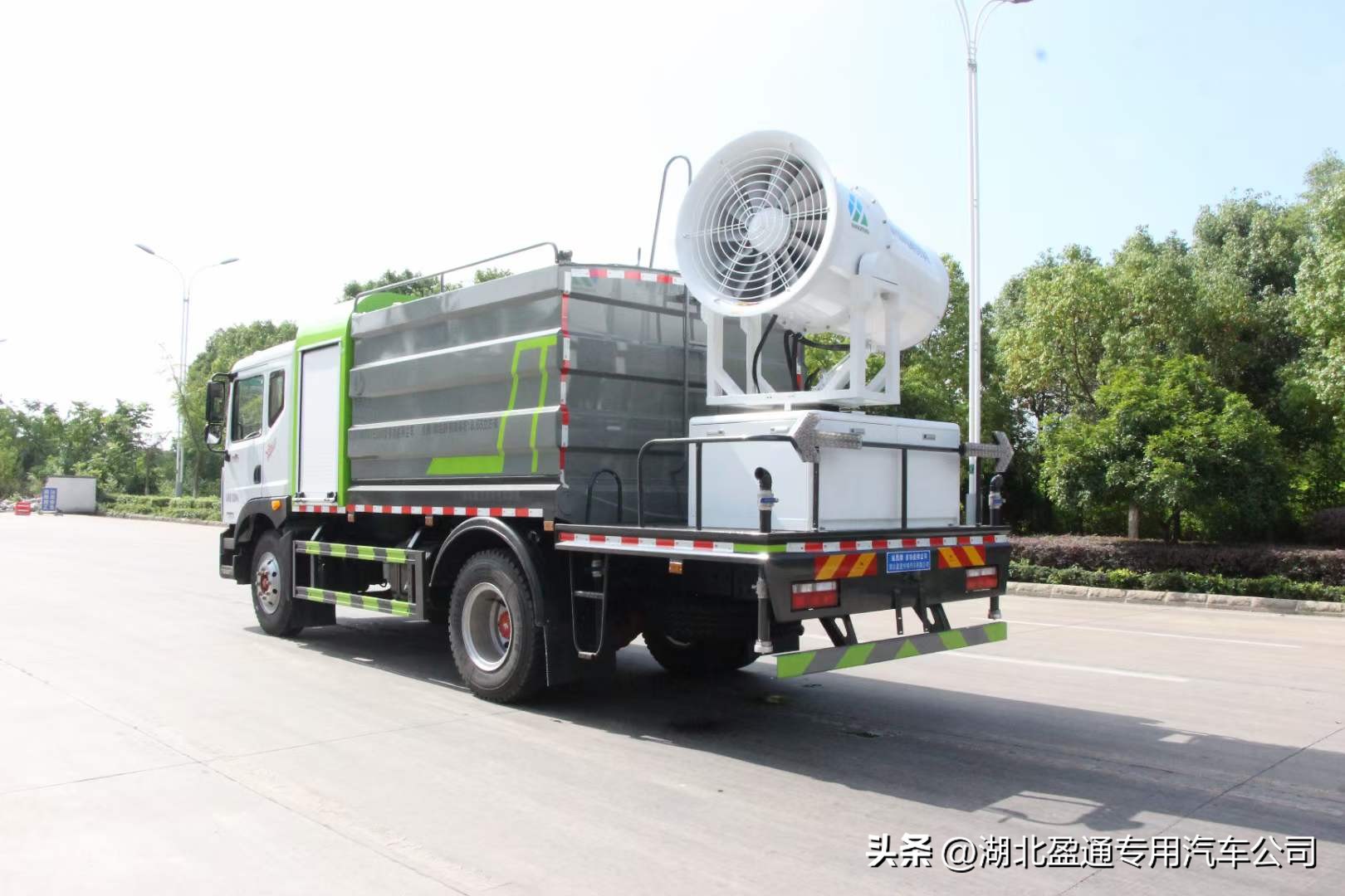 多利卡d9洒水车驾驶室,多利卡d9洒水车配置