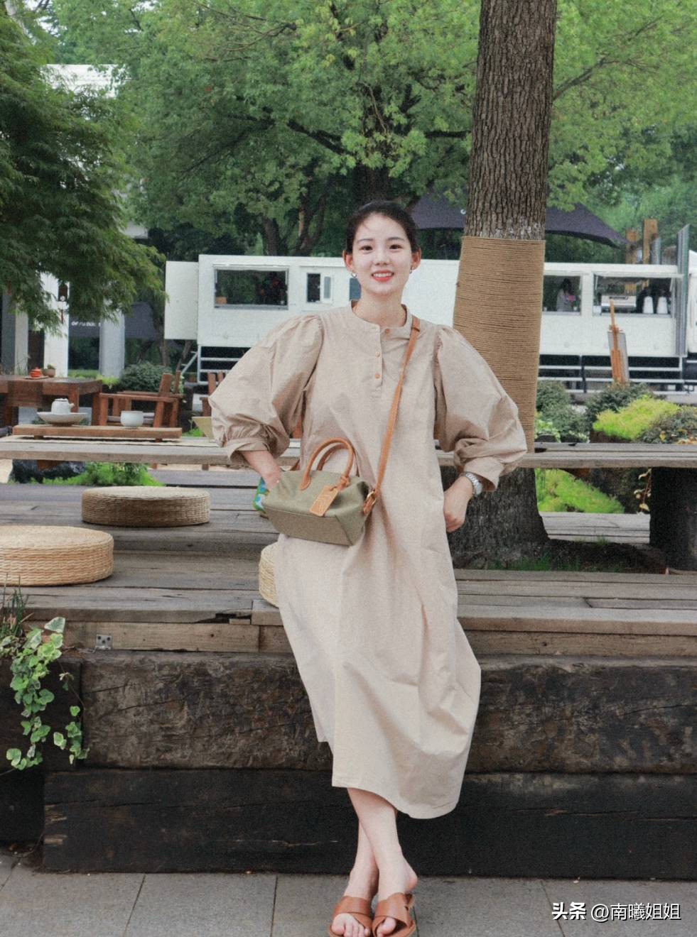 2023夏，“奶奶裙”正流行！既舒适百搭、又洋气遮肉，谁穿谁好看