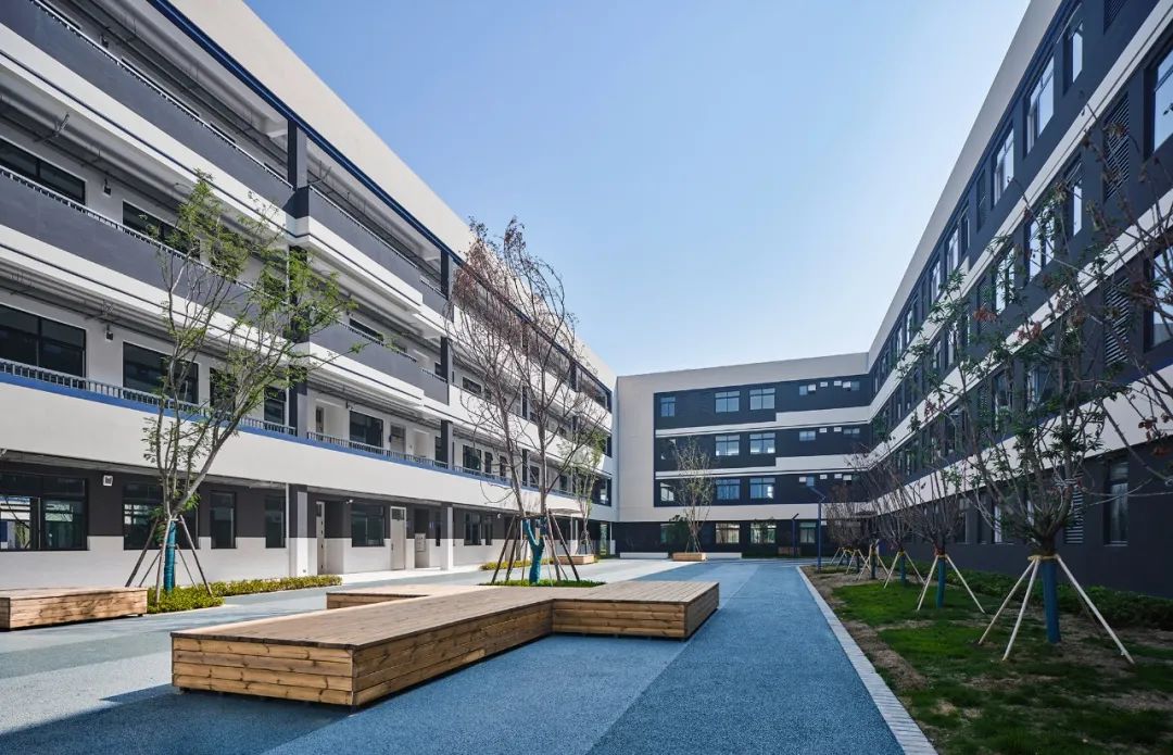 九年一贯制学校设计,阶梯式学校效果图