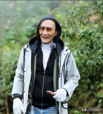 谢贤和李小龙合影站c位,谢贤李小龙曾江合影