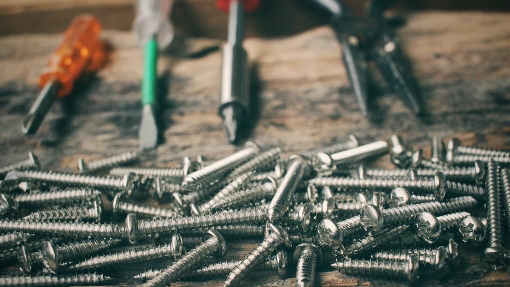 螺丝的生产工艺流程,螺丝是怎么加工的视频