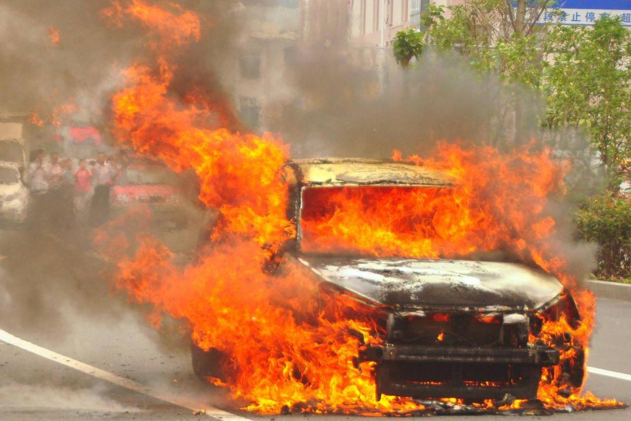 电动汽车的4大优点和5大缺点,纯电动汽车开几年会出现问题