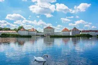 慕尼黑啤酒节拜仁慕尼黑队,22-23赛季拜仁慕尼黑啤酒节球衣