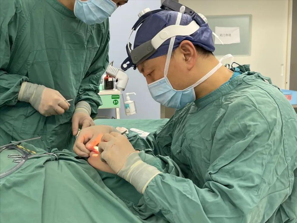 隆下巴假体用膨体好还是玻尿酸好,膨体隆下巴假体放的位置