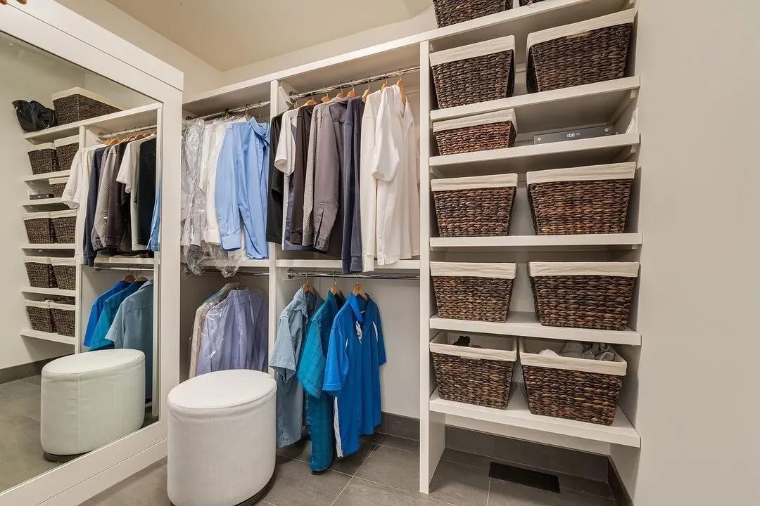 走入式衣帽间要做多大最合适,家庭步入式衣帽间设计尺寸