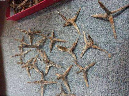 战国时期出现的铁蒺藜,身上有四根尖刺,限制敌军的*用军**器材