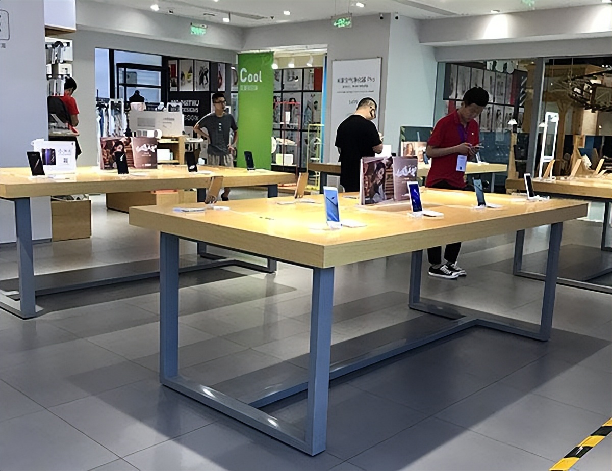 淘宝、拼多多网购手机，和实体店购买有啥区别？内行人道出答案