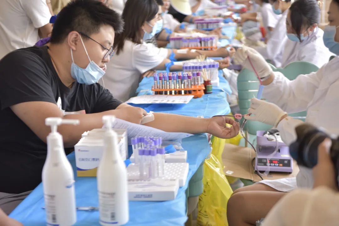 无偿献血让爱涌动图片,无偿献血为爱延续