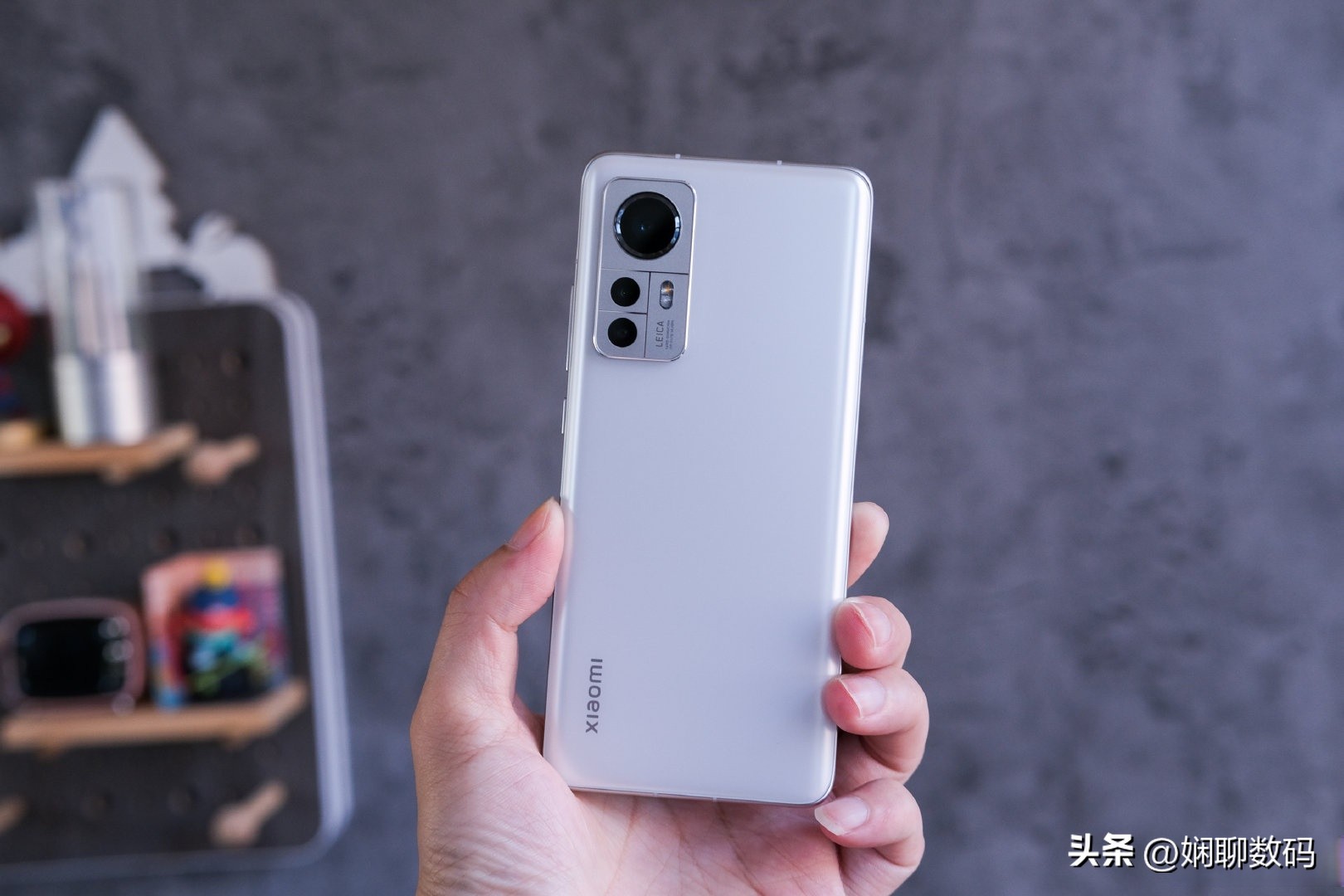 小米12S无奈离场，徕卡镜头+无线充电+经典小屏，骁龙8+依然能打