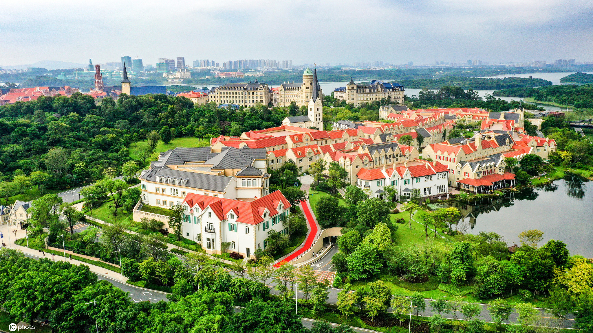 以企业总部看——全球五大通信设备供应商，三星中兴以超高层引领