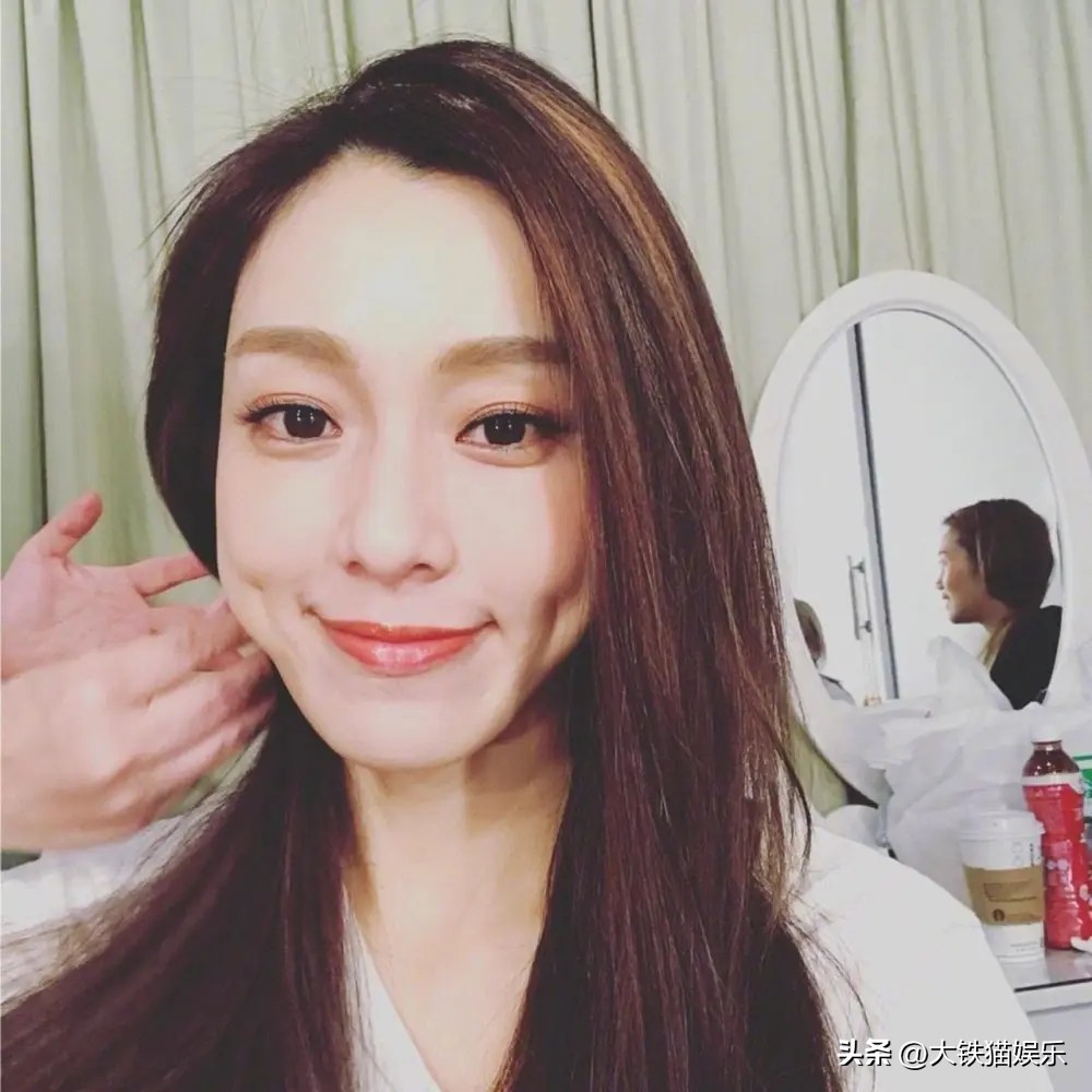 割完双眼皮的变化女,割了双眼皮的女明星