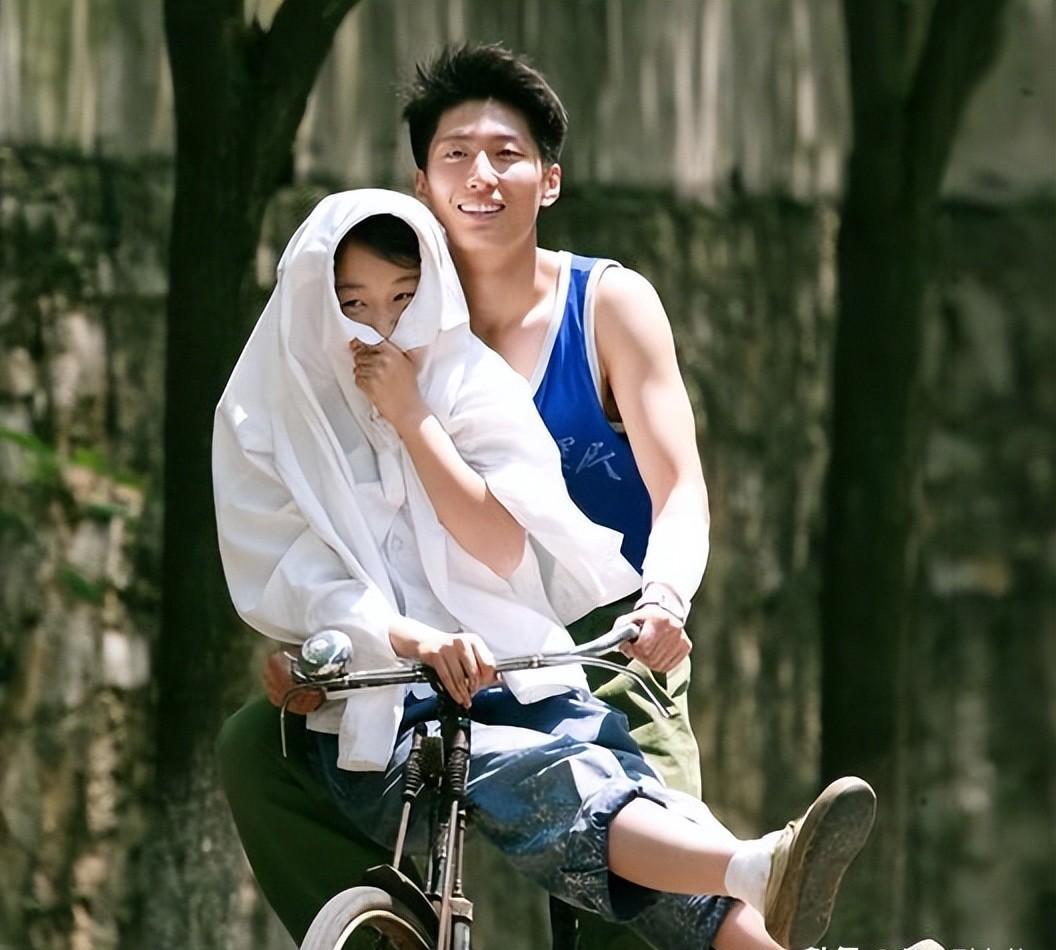 “胶鞋”风靡海外,老外惊叹:抢都抢不到!