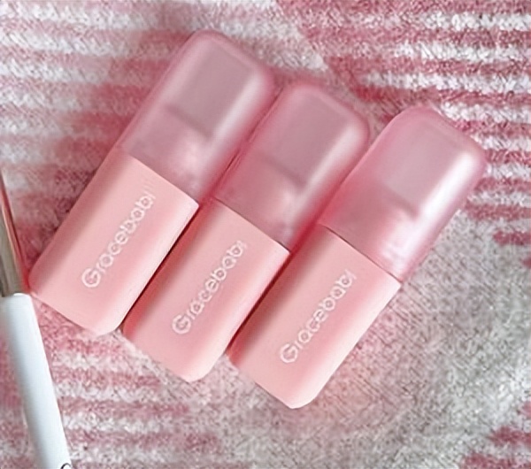 懒人推荐化妆好物,化妆师推荐的好物分享