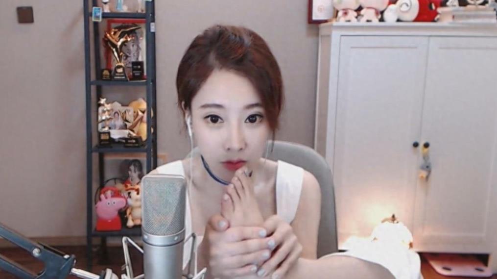 冯提莫哪年离开斗鱼,冯提莫解约视频完整