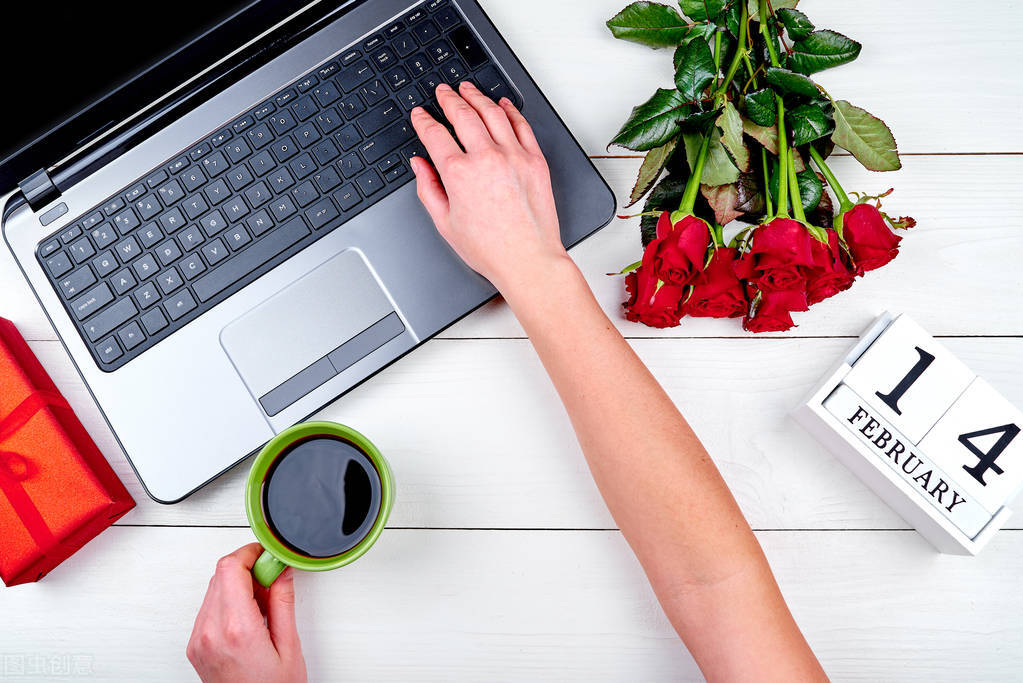 什么是网恋网恋到底靠不靠谱,网恋靠谱吗讲一下我的亲身经历