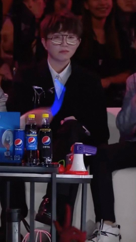 明星的搞笑瞬间尴尬名场面,明星上台的尴尬瞬间