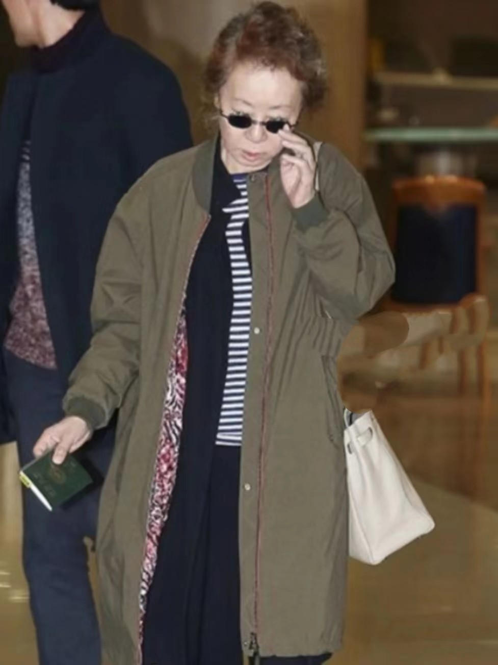 70奶奶潮流穿搭,来自70岁奶奶的冬季时尚穿搭