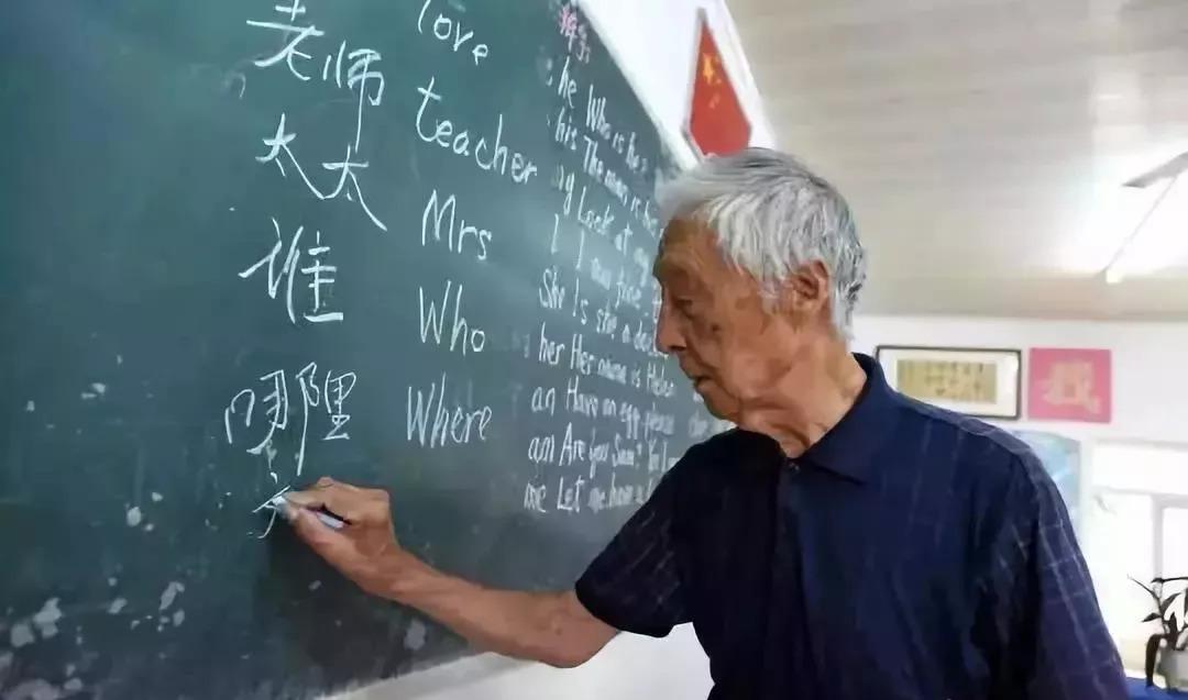 大学教师提前退休条件,教师迎来了工龄退休