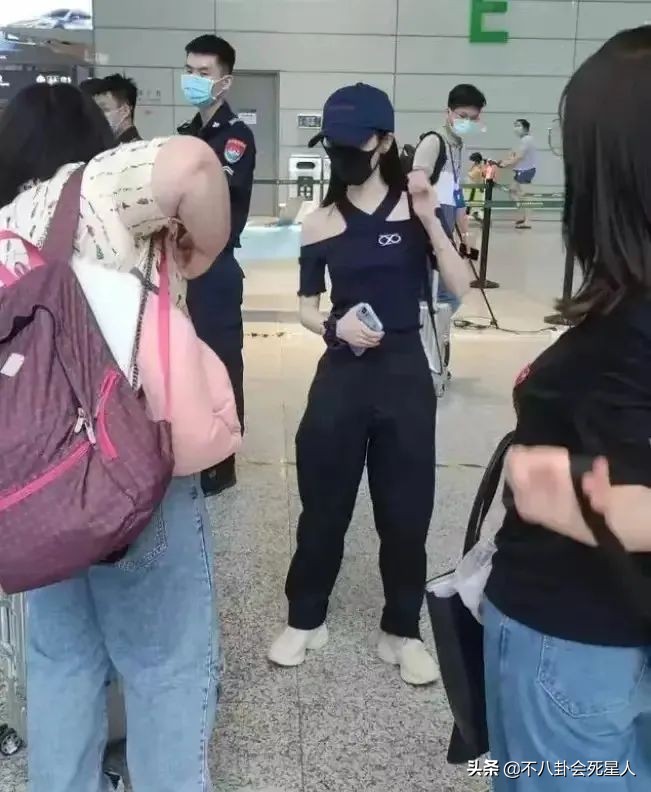 假头发假鼻子,假头发和假肚皮