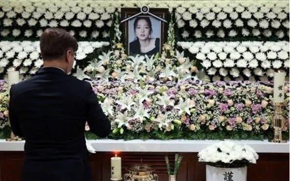 具荷拉尸检找到了吗,具荷拉灵堂现状